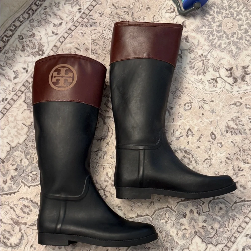 Tory Burch classic tall